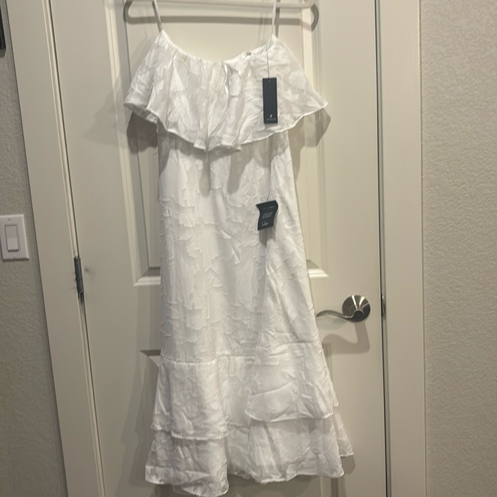 NWT Lulu Strapless Dress. Size Medium. Gorgeous